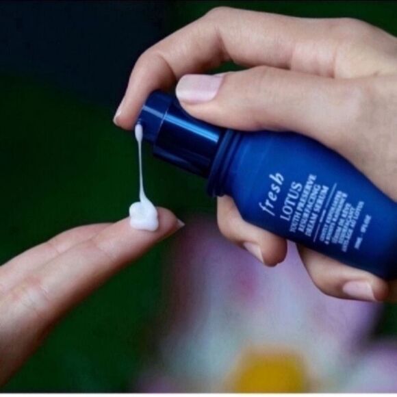 New Lotus AHA Gentle Resurfacing Serum - Picture 5 of 10